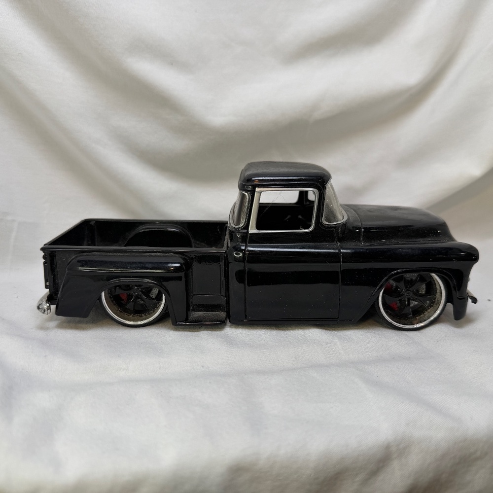 Jada 1955 Chevy Stepside Pickup 1:24 Scale Model Black Missing mirror
